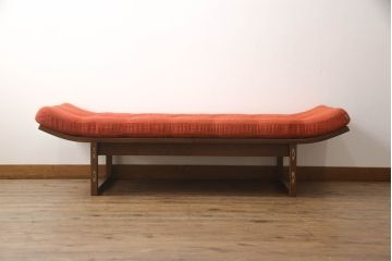 中古　美品　CONDE HOUSE(カンディハウス)　ウォールナット　アルプ LD　背もたれ取り外しOK!　ユニークなデザインとレッドカラーが目を惹くソファーベッド(2人掛けソファ、ダイニングチェア、ダイニングソファ)(定価約30万円)(R-058153)