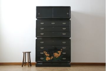 中古　展示品　美品　讃岐塗り　漆塗り　モダンな高級中桐箪笥(定価約180万円)(和箪笥、着物たんす、和服タンス、重ねタンス)(R-058156)