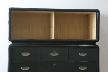 中古　展示品　美品　讃岐塗り　漆塗り　モダンな高級中桐箪笥(定価約180万円)(和箪笥、着物たんす、和服タンス、重ねタンス)(R-058156)