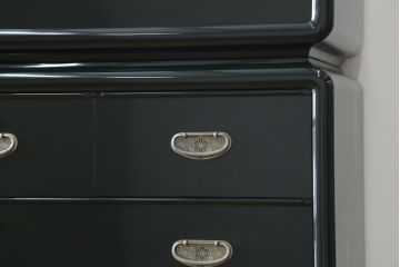 中古　展示品　美品　讃岐塗り　漆塗り　モダンな高級中桐箪笥(定価約180万円)(和箪笥、着物たんす、和服タンス、重ねタンス)(R-058156)