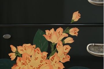 中古　展示品　美品　讃岐塗り　漆塗り　モダンな高級中桐箪笥(定価約180万円)(和箪笥、着物たんす、和服タンス、重ねタンス)(R-058156)