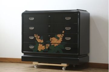 中古　展示品　美品　讃岐塗り　漆塗り　モダンな高級中桐箪笥(定価約180万円)(和箪笥、着物たんす、和服タンス、重ねタンス)(R-058156)