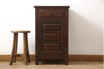 中古　美品　松本民芸家具　シックな佇まいのC型電話台(サイドチェスト、引き出し、収納棚)(定価約12万円)(R-058166)
