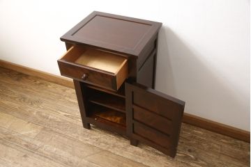 中古　美品　松本民芸家具　シックな佇まいのC型電話台(サイドチェスト、引き出し、収納棚)(定価約12万円)(R-058166)