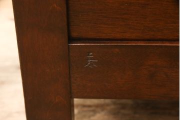 中古　美品　松本民芸家具　シックな佇まいのC型電話台(サイドチェスト、引き出し、収納棚)(定価約12万円)(R-058166)