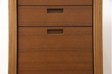 中古　超美品　CONDE　HOUSE(カンディハウス)　ウォールナット　ストライプ　DR-46　落ち着いた色合いとシンプルなデザインが魅力のサイドデスク(サイドチェスト、ナイトテーブル、サイドテーブル)(定価約20万円)(R-058168)