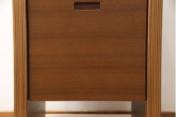 中古　超美品　CONDE　HOUSE(カンディハウス)　ウォールナット　ストライプ　DR-46　落ち着いた色合いとシンプルなデザインが魅力のサイドデスク(サイドチェスト、ナイトテーブル、サイドテーブル)(定価約20万円)(R-058168)