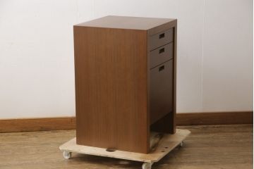 中古　超美品　CONDE　HOUSE(カンディハウス)　ウォールナット　ストライプ　DR-46　落ち着いた色合いとシンプルなデザインが魅力のサイドデスク(サイドチェスト、ナイトテーブル、サイドテーブル)(定価約20万円)(R-058169)