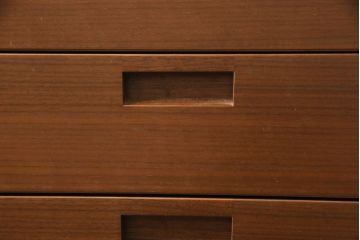 中古　超美品　CONDE　HOUSE(カンディハウス)　ウォールナット　ストライプ　DR-46　落ち着いた色合いとシンプルなデザインが魅力のサイドデスク(サイドチェスト、ナイトテーブル、サイドテーブル)(定価約20万円)(R-058169)