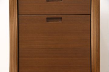 中古　超美品　CONDE　HOUSE(カンディハウス)　ウォールナット　ストライプ　DR-46　落ち着いた色合いとシンプルなデザインが魅力のサイドデスク(サイドチェスト、ナイトテーブル、サイドテーブル)(定価約20万円)(R-058169)