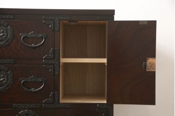 中古　超美品　岩谷堂箪笥　厚みのある金具が風格を感じさせる車箪笥(小箪笥、チェスト、引き出し)(R-058170)