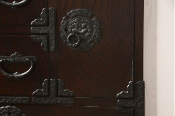 中古　超美品　岩谷堂箪笥　厚みのある金具が風格を感じさせる車箪笥(小箪笥、チェスト、引き出し)(R-058170)