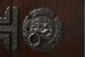 中古　超美品　岩谷堂箪笥　厚みのある金具が風格を感じさせる車箪笥(小箪笥、チェスト、引き出し)(R-058170)