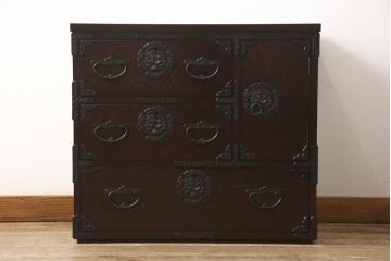 中古　超美品　岩谷堂箪笥　厚みのある金具が風格を感じさせる車箪笥(小箪笥、チェスト、引き出し)(R-058170)