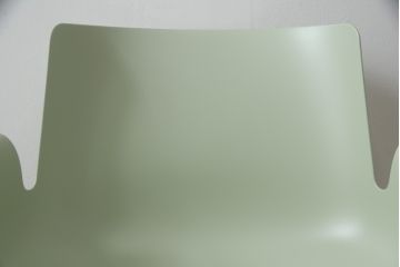 中古　展示美品　イタリア製　Kartell(カルテル)　Piuma(ピウマ)　ピエロ・リッソーニデザイン　軽さと丈夫さが魅力!スタイリッシュなアームチェア(ダイニングチェア、椅子、イス、いす)(定価約6万3千円)(R-058173)