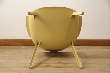 中古　展示美品　イタリア製　Kartell(カルテル)　Piuma(ピウマ)　ピエロ・リッソーニデザイン　軽さと丈夫さが魅力!スタイリッシュなアームチェア(ダイニングチェア、椅子、イス、いす)(定価約6万3千円)(R-058174)