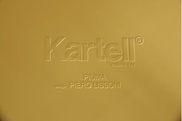 中古　展示美品　イタリア製　Kartell(カルテル)　Piuma(ピウマ)　ピエロ・リッソーニデザイン　軽さと丈夫さが魅力!スタイリッシュなアームチェア(ダイニングチェア、椅子、イス、いす)(定価約6万3千円)(R-058174)
