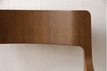 中古　美品　arflex(アルフレックス)　RINN(リン)シリーズ　流れるような細身のラインが美しいウォールナット材製アームチェア(定価約68000円)(椅子、イス、ダイニングチェア)(R-058175)