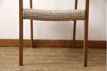 中古　美品　arflex(アルフレックス)　RINN(リン)シリーズ　流れるような細身のラインが美しいウォールナット材製アームチェア(定価約68000円)(椅子、イス、ダイニングチェア)(R-058176)