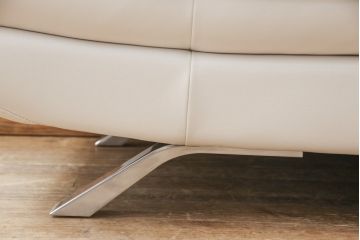 中古　超美品　展示品　イタリア　NICOLETTI(ニコレッティ)　Success(サクセス)　スタイリッシュなで存在感を放つ本革張り3人掛けソファ(レザー、3Pソファ、三人掛け)(定価約48万円)(R-058180)