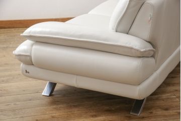 中古　超美品　展示品　イタリア　NICOLETTI(ニコレッティ)　Success(サクセス)　スタイリッシュなで存在感を放つ本革張り3人掛けソファ(レザー、3Pソファ、三人掛け)(定価約48万円)(R-058180)