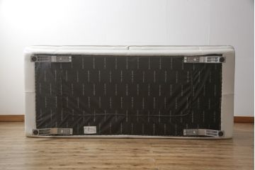 中古　超美品　展示品　イタリア　NICOLETTI(ニコレッティ)　Success(サクセス)　スタイリッシュなで存在感を放つ本革張り3人掛けソファ(レザー、3Pソファ、三人掛け)(定価約48万円)(R-058180)