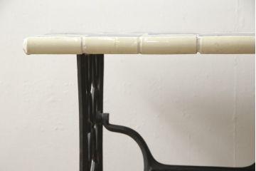 イギリスアンティーク　タイルトップ　シンガー社(SINGER)　レトロな雰囲気を醸し出すミシンテーブル(シンガーミシン、サイドテーブル、カフェテーブル、ミシン台、作業台)(R-058186)