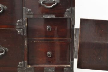 アンティーク家具　大正〜昭和初期　前面栗材　美品　漆のきれいな米沢箪笥(重ね箪笥、和たんす、収納箪笥、時代箪笥、整理タンス)(R-058189)