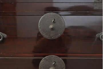アンティーク家具　大正〜昭和初期　前面栗材　美品　漆のきれいな米沢箪笥(重ね箪笥、和たんす、収納箪笥、時代箪笥、整理タンス)(R-058189)