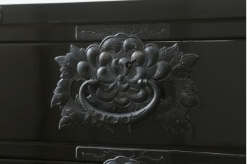 中古　超美品　手打ち金具　岩谷堂箪笥　艶やかな黒漆塗りが存在感たっぷりの整理箪笥(衣装タンス、引き出し、チェスト)(定価約90万円)(R-058192)