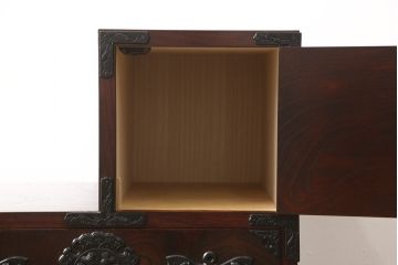 中古　美品　岩谷堂箪笥　躍動感のある杢目と重厚な金具が凛々しい階段箪笥(チェスト、和タンス、収納箪笥)(R-058193)