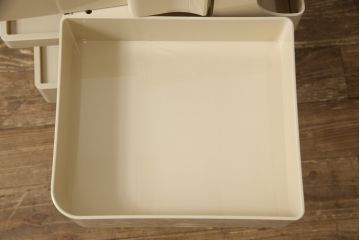 中古　超美品　日本限定色(ベージュ)　イタリア　METROCS(メトロクス)　Joe Colombo(ジョエ・コロンボ)デザイン　boby wagon(ボビーワゴン)　おしゃれなデザイン性と無駄なく使える機能性を兼ね備えた収納棚(サイドテーブル、ラック、エンドテーブル)(定価約4万8千円)(R-058197)