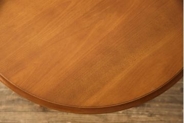 中古　超美品　横浜クラシック家具　ダニエル(Daniel)　レオナ (Leona)　A-317　温かみのある色合いが魅力の丸テーブル(定価約21万円)(ラウンドテーブル、コーヒーテーブル、サイドテーブル)(R-058200)