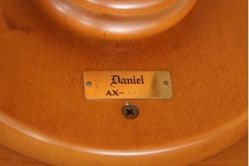 中古　超美品　横浜クラシック家具　ダニエル(Daniel)　レオナ (Leona)　A-317　温かみのある色合いが魅力の丸テーブル(定価約21万円)(ラウンドテーブル、コーヒーテーブル、サイドテーブル)(R-058200)