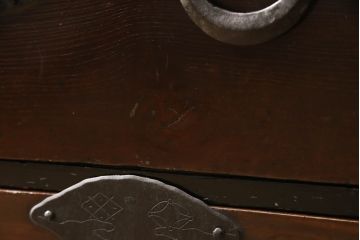 和製アンティーク　珍品　珍しい巾着金具が特徴的な米沢箪笥(和箪笥、収納箪笥、時代箪笥、引き出し)(R-058203)