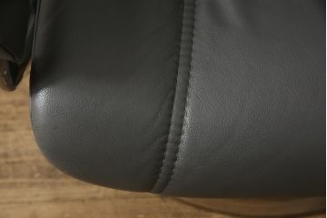 中古　美品　EKORNES(エコーネス)　本革　高級感ある佇まいが魅力的なストレスレスチェア+オットマンのセット(定価約30万円)(リクライニングチェア、アームチェア、一人掛けソファ、1P)(R-058204)