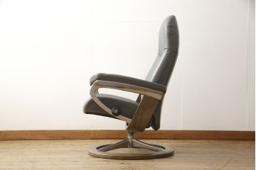 中古　美品　EKORNES(エコーネス)　本革　高級感ある佇まいが魅力的なストレスレスチェア+オットマンのセット(定価約30万円)(リクライニングチェア、アームチェア、一人掛けソファ、1P)(R-058204)