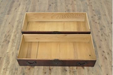 和製アンティーク　明治期　前面栗材　蝶覆輪金具　使い込まれた味わいが魅力的な米沢箪笥(重ね箪笥、和たんす、収納箪笥、時代箪笥、整理タンス)(R-058210)