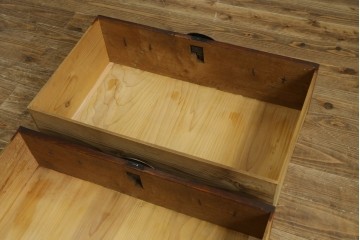 和製アンティーク　明治期　前面栗材　蝶覆輪金具　使い込まれた味わいが魅力的な米沢箪笥　(R-058210)