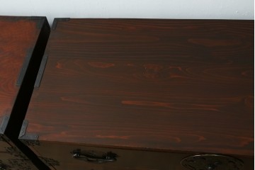 和製アンティーク　明治期　前面栗材　蝶覆輪金具　使い込まれた味わいが魅力的な米沢箪笥　(R-058210)