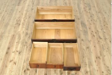 和製アンティーク　明治期　前面栗材　蝶覆輪金具　使い込まれた味わいが魅力的な米沢箪笥(和たんす、収納箪笥、時代箪笥、整理タンス)(R-058211)
