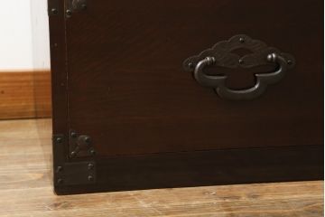 和製アンティーク　前面栗材　趣ある金具が魅力的な米沢箪笥(重ね箪笥、和たんす、収納箪笥、時代箪笥、整理タンス)(R-058213)