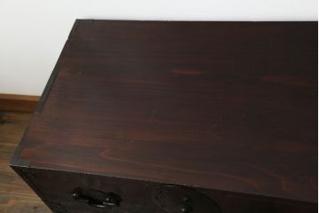 和製アンティーク　前面栗材　趣ある金具が魅力的な米沢箪笥(重ね箪笥、和たんす、収納箪笥、時代箪笥、整理タンス)(R-058213)