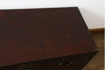 和製アンティーク　前面栗材　趣ある金具が魅力的な米沢箪笥(重ね箪笥、和たんす、収納箪笥、時代箪笥、整理タンス)(R-058213)
