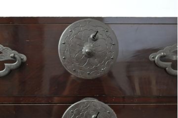和製アンティーク　前面栗材　趣ある金具が魅力的な米沢箪笥(和たんす、収納箪笥、時代箪笥、整理タンス)(R-058214)