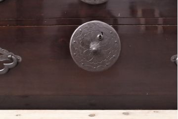 和製アンティーク　前面栗材　趣ある金具が魅力的な米沢箪笥(和たんす、収納箪笥、時代箪笥、整理タンス)(R-058215)