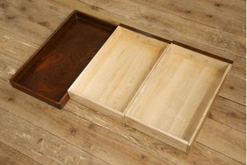 中古　美品　総欅(ケヤキ)材　漆塗り　中桐材　余計な装飾のないシンプルさが潔いサイドテーブル(小引き出し、小物収納)(R-058220)