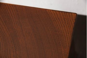 中古　美品　総欅(ケヤキ)材　漆塗り　中桐材　余計な装飾のないシンプルさが潔いサイドテーブル(小引き出し、小物収納)(R-058220)
