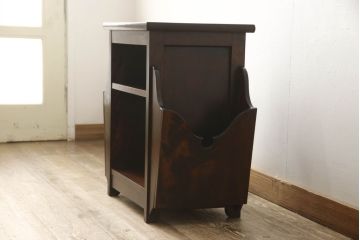 中古　絶版品　北海道民芸家具　#440　便利な収納ポケットが付いたマガジン卓(サイドテーブル、マガジンラック)(R-058221)