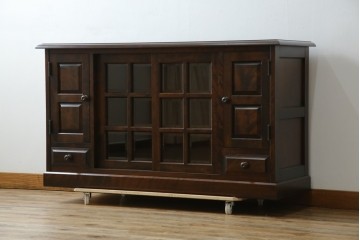 中古　北海道民芸家具　クラシカルな雰囲気が魅力!　落ち着きのある空間づくりにおすすめのサイドボード　(R-058222)